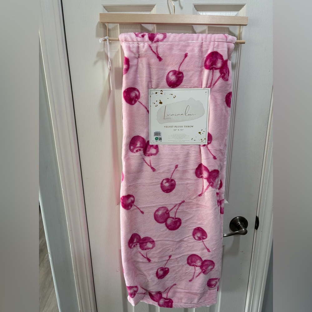 Pink Cherry Velvet Plush Throw